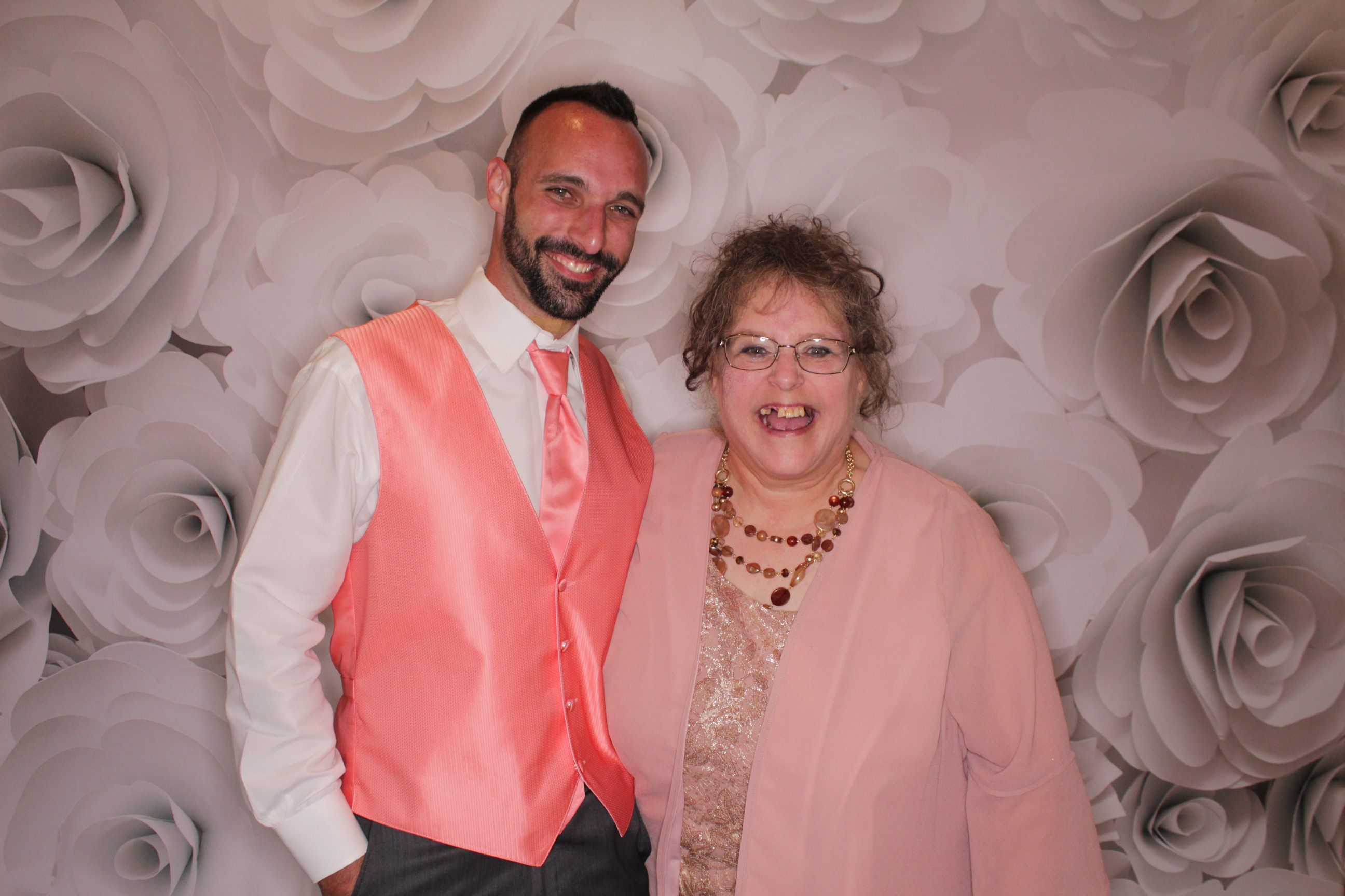 Danni and Brock’s Wedding | View more photos from the event at gallery.photoboothbillings.com/u/PhotoBoothBillings/Danni-and-Brock’s-Wedding
